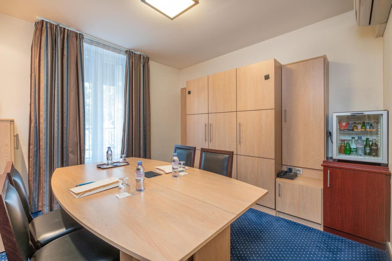 Hotel Terminus Montparnasse Paris Exteriör bild