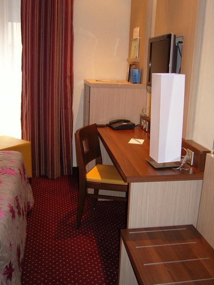 Hotel Terminus Montparnasse Paris Exteriör bild